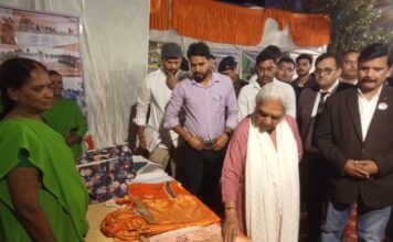 ग्रीन आर्मी की महिलाओं से संवाद करने असवारी गांव में पहुंची राज्यपाल