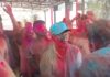 चंदौली: होली के जश्न में डूबे पुलिस कप्तान, ‘लॉलीपॉप लागेलू’ पर जमकर थिरके SP आदित्य लांग्हे