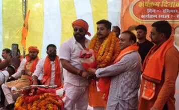 सनातन चेतना का संगम: सरावां में हिंदू युवा वाहिनी का विराट सदस्यता अभियान