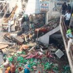 राजातालाब में कपड़े की दुकान व कोल्ड ड्रिंक गोदाम में बिजली की शार्ट सर्किट लगी भीषण आग, लाखों का सामान जलकर हुआ नष्ट