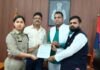 “घमहापुर में मनीष सिंह की हत्या”परिजनों से मिलने पहुंचे प्रदेश अध्यक्ष उधोग व्यापार मंडल शिव कुमार गुप्ता और व्यापार मंडल के पदाधिकारी