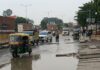 पीडब्ल्यूडी और एनएचएआई के बीच फंसी मोहनसराय की जनता, बदबूदार पानी से बेहाल