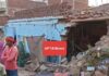 थाना अहरौरा क्षेत्रान्तर्गत ग्राम कुदारन चौराहे के पास वाराणसी से सोनभद्र जा रहे ट्रक का टॉयर फटने के कारण अनिंयत्रित होकर घर में घुस जाने से चार-पांच लोगों के दब जाने की सूचना पर थाना अहरौरा पुलिस द्वारा तत्काल मौके पर पहुंच कर त्वरित राहत बचाव कार्य प्रारम्भ किया गया