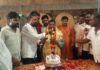 पौधारोपण कर मनाया क्षेत्रीय अध्यक्ष का जन्मदिन