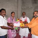 राइफल शूटिंग में सिल्वर मेडल जीतने पर राज्यमंत्री हंसराज विश्वकर्मा ने सपना विश्वकर्मा को किया सम्मानित
