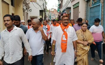 *वार्ड प्रवास के 47 वे दिन , माँ बागेश्वरी देवी वार्ड में विधायक डा नीलकंठ तिवारी ने किया प्रवास* *चलाया स्वच्छता अभियान, किया वृक्षारोपण*
