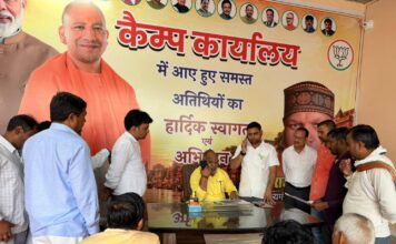 राज्य मंत्री हंसराज विश्वकर्मा ने जनसुनवाई के दौरान सुनी लोगों की फरियाद