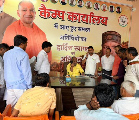 राज्य मंत्री हंसराज विश्वकर्मा ने जनसुनवाई के दौरान सुनी लोगों की फरियाद