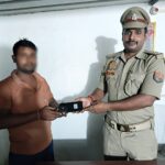 राजातालाब पुलिस ने गुम हुआ मोबाइल बरामद कर मालिक को सौंपा
