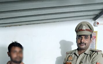 राजातालाब पुलिस ने गुम हुआ मोबाइल बरामद कर मालिक को सौंपा