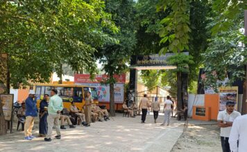 शिक्षक खंड में बंपर वोटिंग, स्नातक खंड में उदासीनता : चिरईगांव में दो तस्वीरों वाला मतदान
